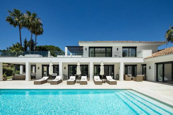 Chalet independiente en venta en Calle Auriga, Marbella
 photo 1