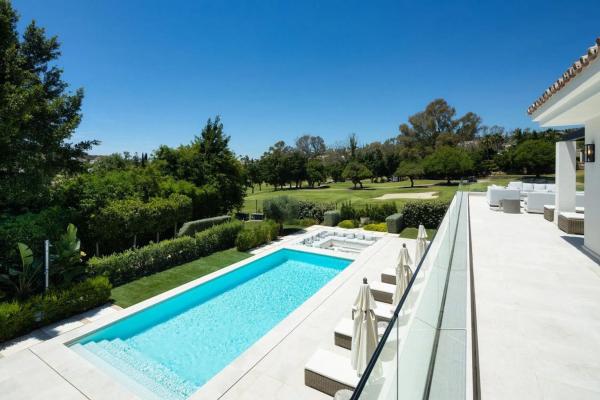 Chalet independiente en venta en Calle Auriga, Marbella
 photo 3