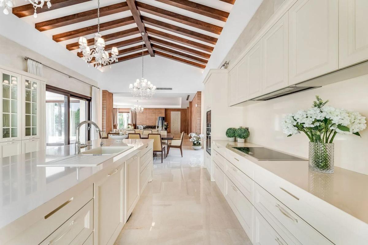 Sale of independent chalet in Calle Hydra, Marbella
 photo 5
