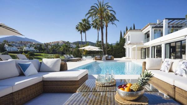 Chalet independiente en venta en Calle Orión, Marbella
 photo 2