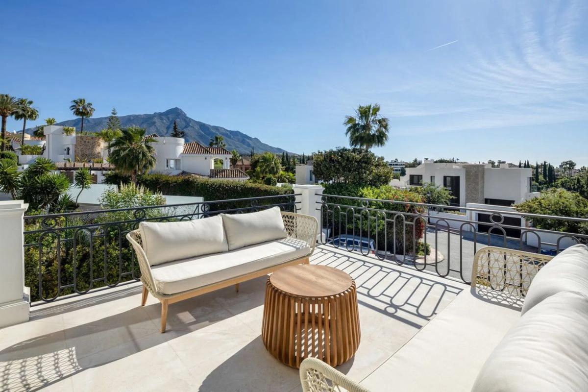 Sale of independent chalet in Calle Orión, Marbella
 photo 3