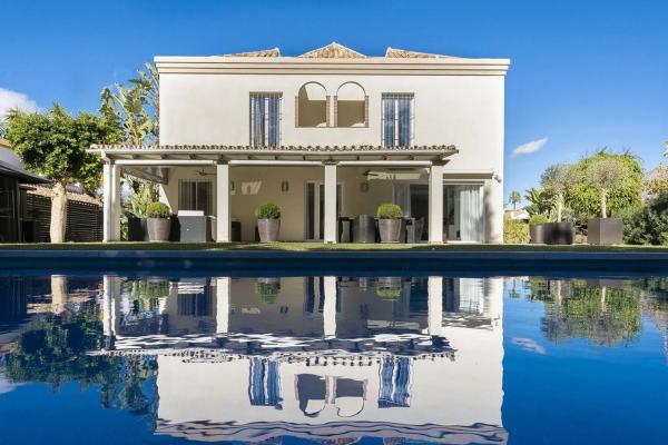 Chalet independiente en venta en Calle Auriga, Marbella
 photo 1