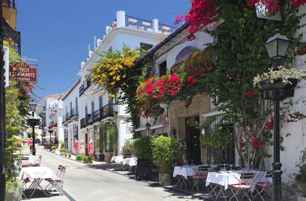 Chalet independiente en venta en Calle Ganimedes, Marbella
 photo 1