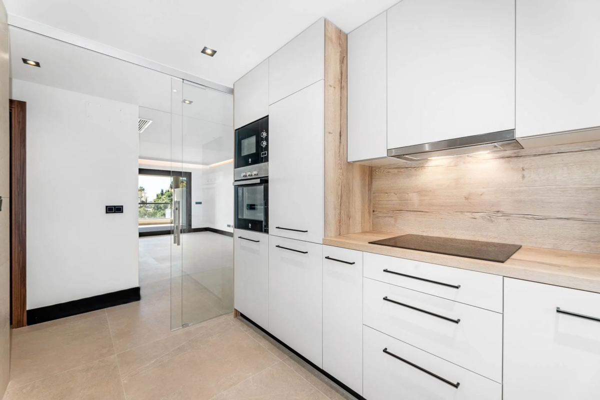 Продажа квартиры на Calle del Mediterráneo, Марбелла
 photo 4