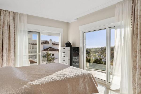 Ático en venta en  Barrio Los Naranjos, Marbella photo 2