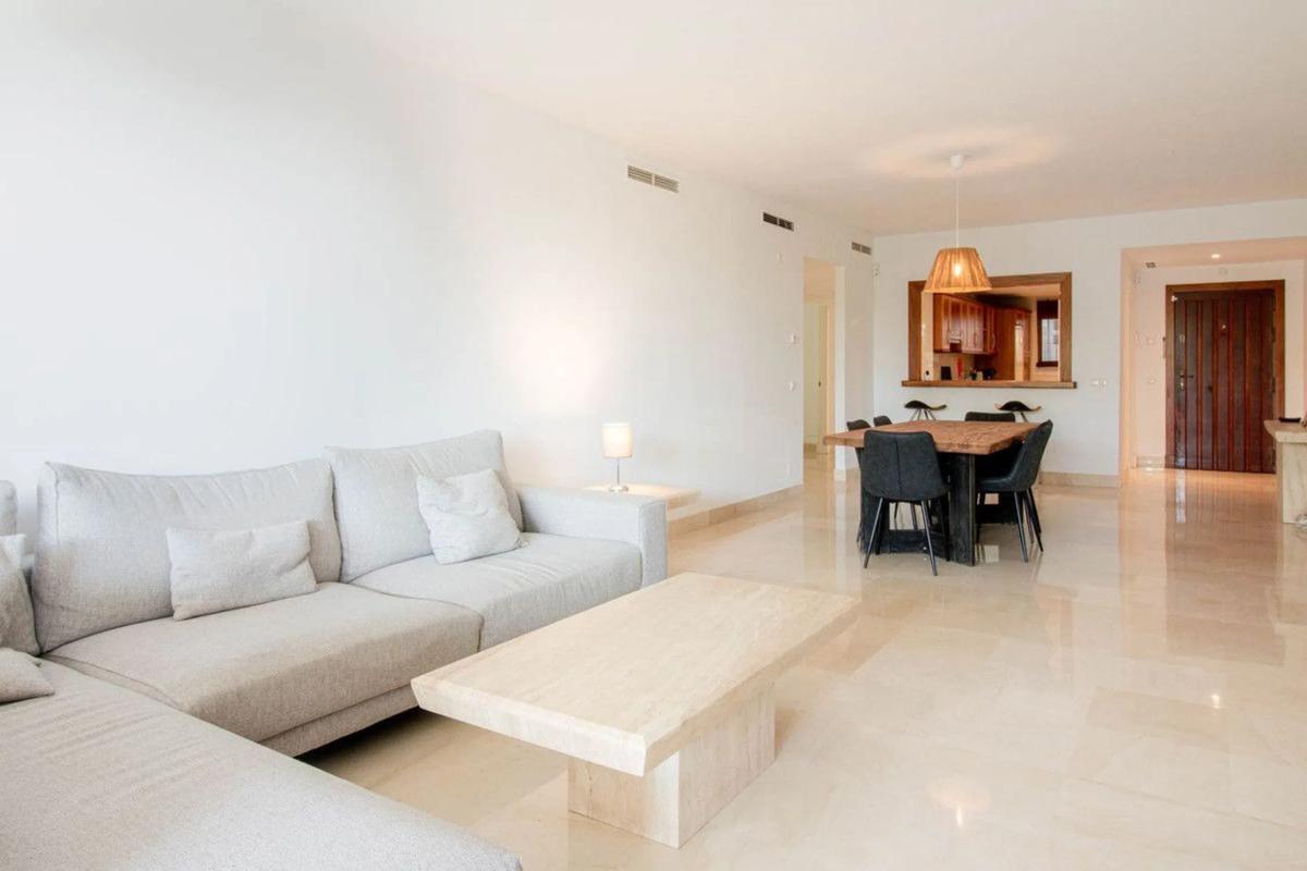 Sale of apartment in Urbanización Aloha Lake, Marbella
 photo 2
