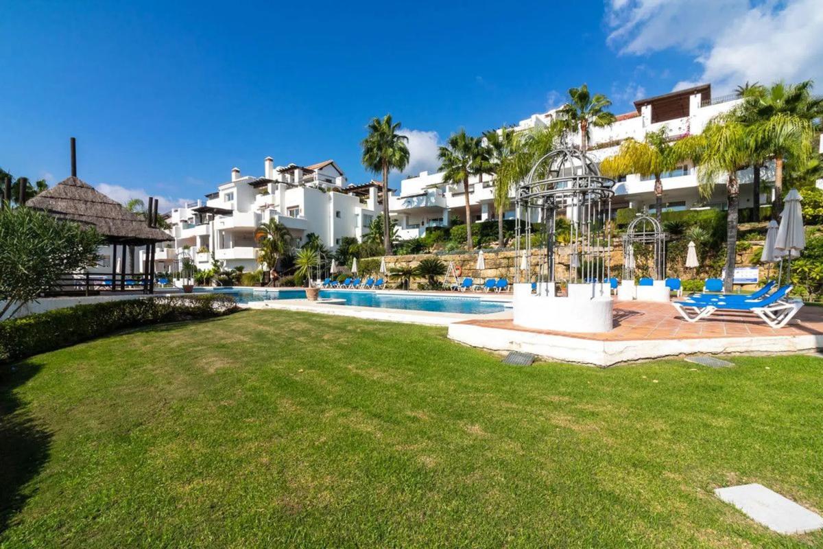 Sale of apartment in Urbanización Aloha Lake, Marbella
 photo 4