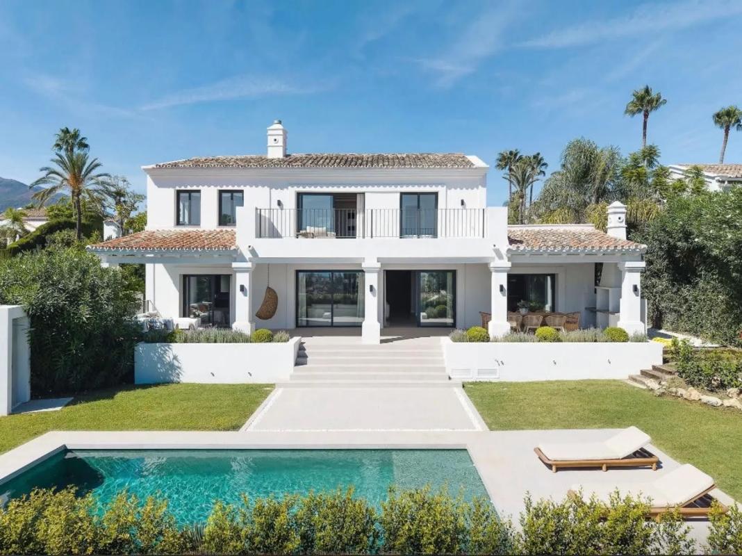 Sprzedaż niezależnego domku jednorodzinnego w Barrio Los Naranjos, Marbella photo 1