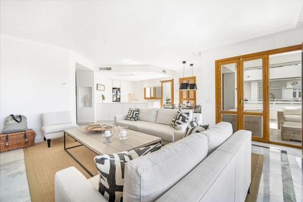 Piso en venta en Barrio Los Naranjos, Marbella
 photo 2