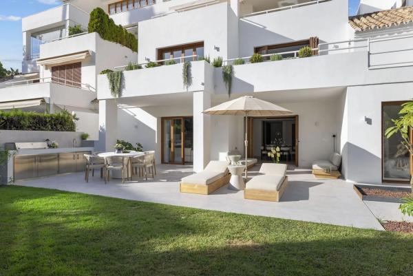 Duplex en venta en Barrio Los Naranjos, Marbella photo 1