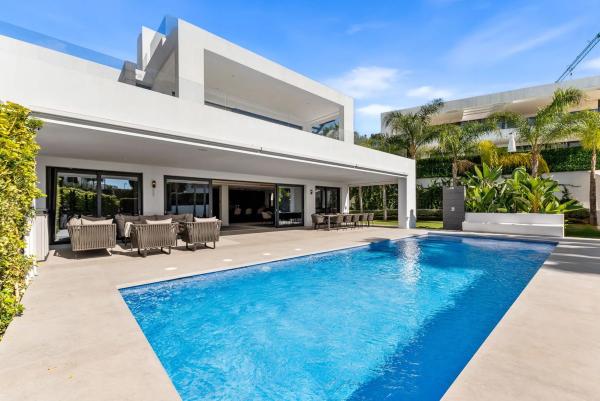 Chalet independiente en venta en Calle Haza del Conde, Marbella
photo 1