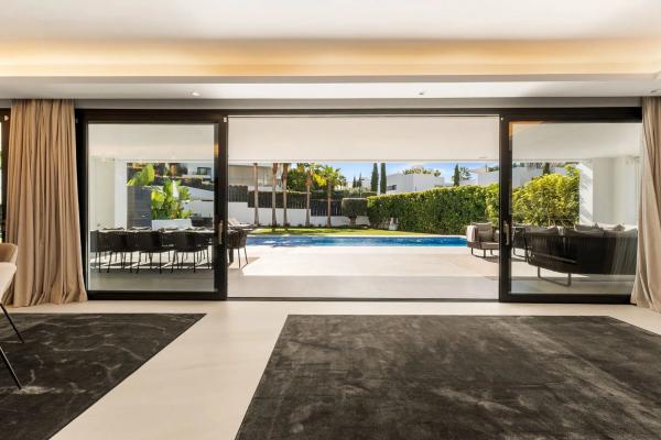 Chalet independiente en venta en Calle Haza del Conde, Marbella
thumbnail 1