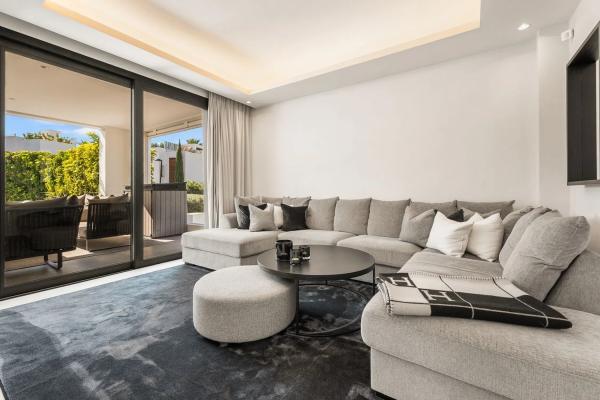 Chalet independiente en venta en Calle Haza del Conde, Marbella
thumbnail 2