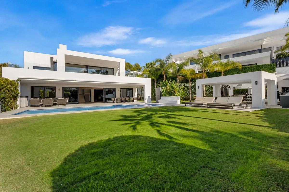Sale of independent chalet in Calle Haza del Conde, Marbella
photo 4