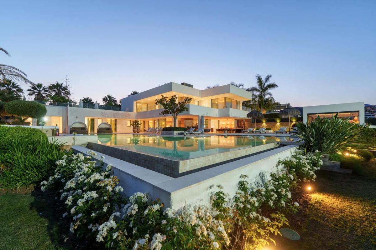 Sale of independent chalet in Calle Osa Menor 2G, 42 B, Marbella
photo 1