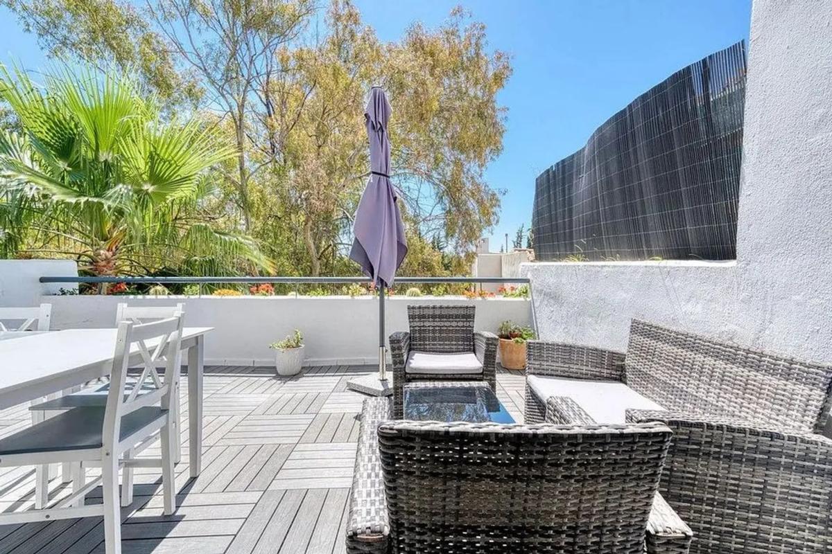 Sale of townhouse in Barrio Los Naranjos , Marbella photo 2