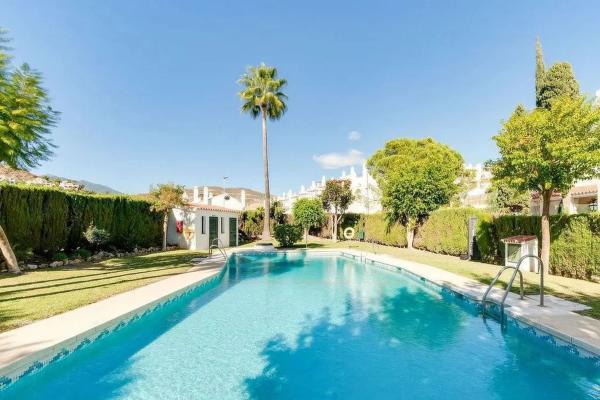 Chalet adosado en venta en  Barrio Los Naranjos , Marbella photo 3