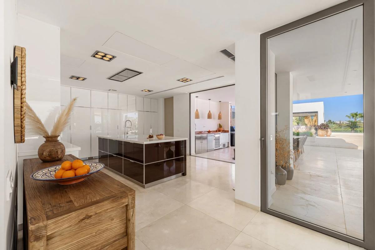 Sale of independent chalet in Calle Osa Menor 2G, 42 B, Marbella
photo 5