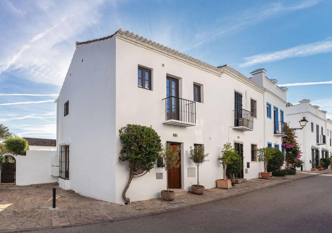Venta de chalet adosado en Calle Aries s/n , Marbella photo 4