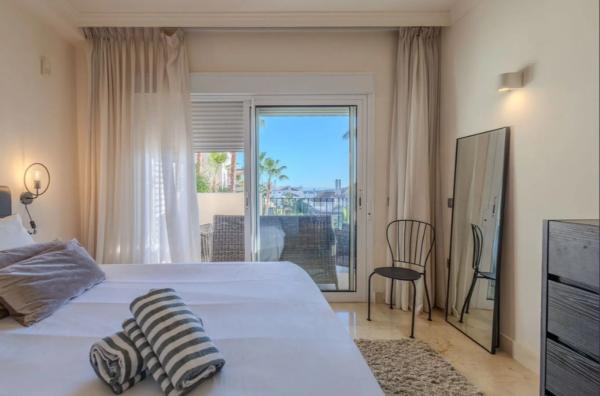 Piso en venta en Barrio Los Naranjos, Marbella
 photo 1