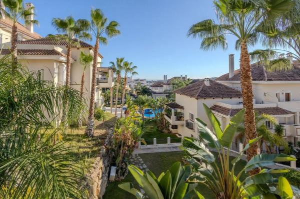 Piso en venta en Barrio Los Naranjos, Marbella
 photo 3