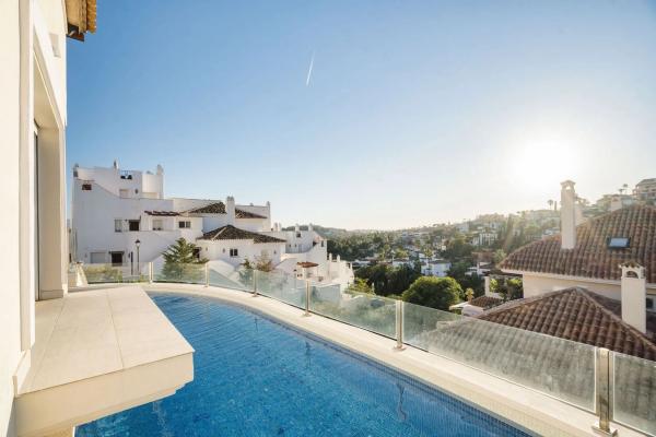 Ático en venta en  Barrio Los Naranjos, Marbella photo 1
