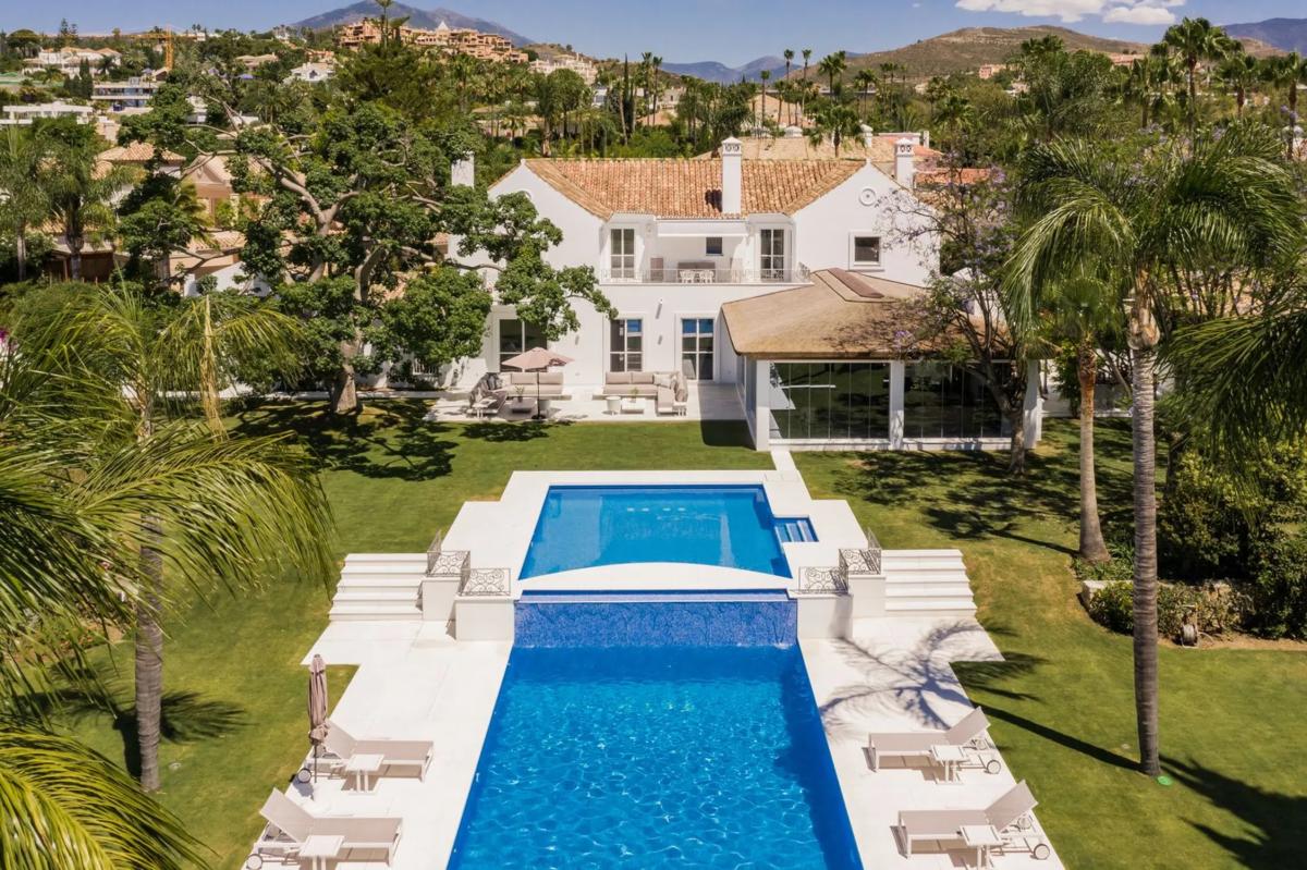 Venta de chalet independiente en Calle Pez Austral, Marbella
photo 1
