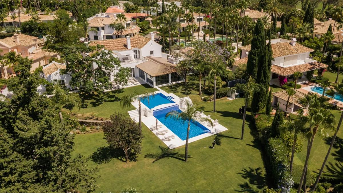 Venta de chalet independiente en Calle Pez Austral, Marbella
photo 2