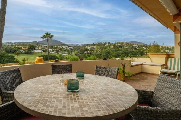 Duplex na sprzedaż w Barrio Los Naranjos, Marbella photo 1