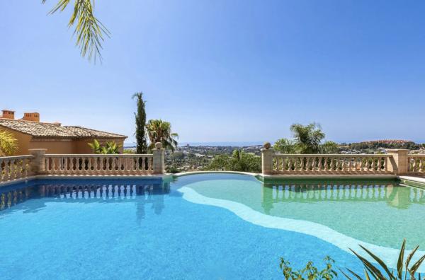 Ático en venta en  Barrio Los Naranjos, Marbella photo 1