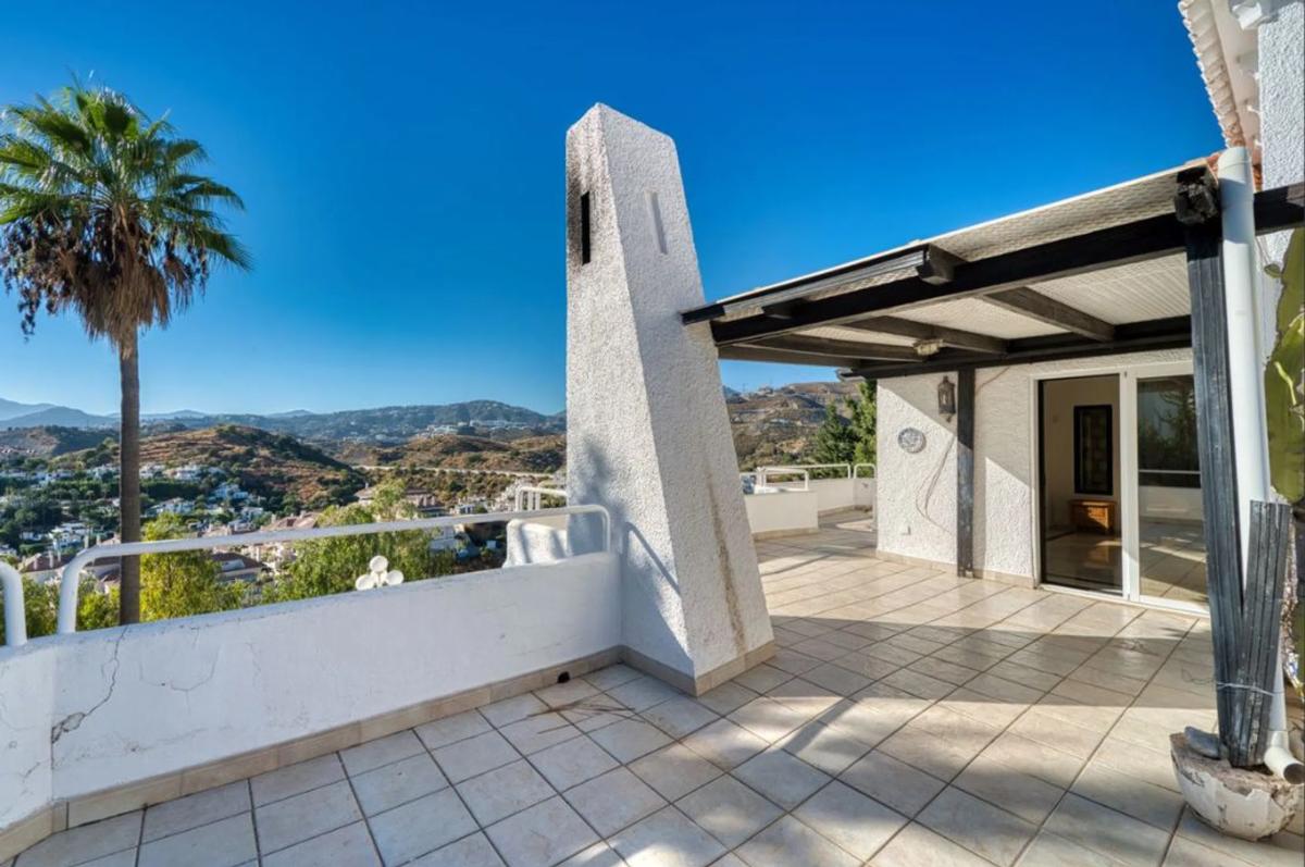 Sprzedaż niezależnego domku jednorodzinnego w Barrio Los Naranjos, Marbella photo 1
