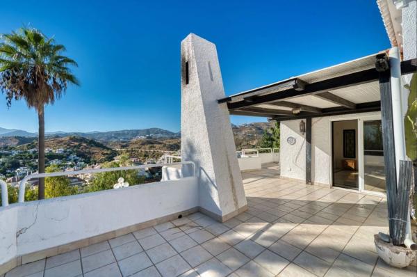 Chalet wolnostojący na sprzedaż w Barrio Los Naranjos, Marbella photo 1