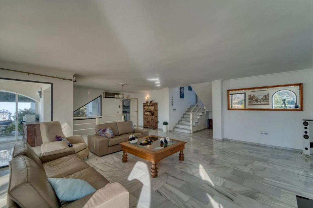 Sprzedaż niezależnego domku jednorodzinnego w Barrio Los Naranjos, Marbella photo 4