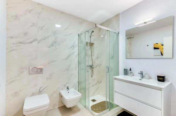 Chalet adosado en venta en  CL OSA MAYOR-NVA ANDALUCIA G , Marbella photo 2