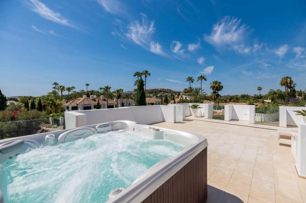 Chalet adosado en venta en  CL OSA MAYOR-NVA ANDALUCIA G , Marbella photo 4