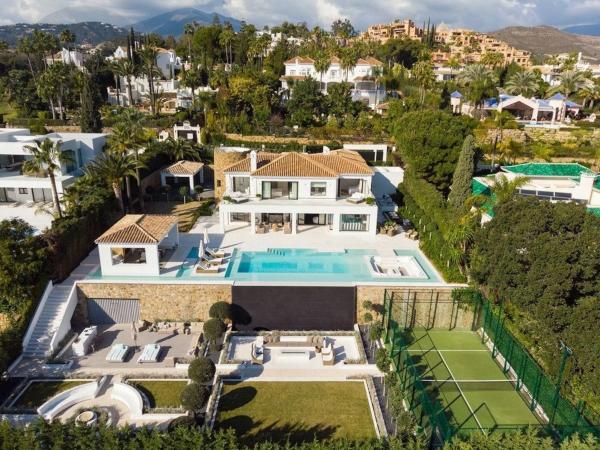 Independent chalet for sale in Nueva andalucia, Marbella
photo 1