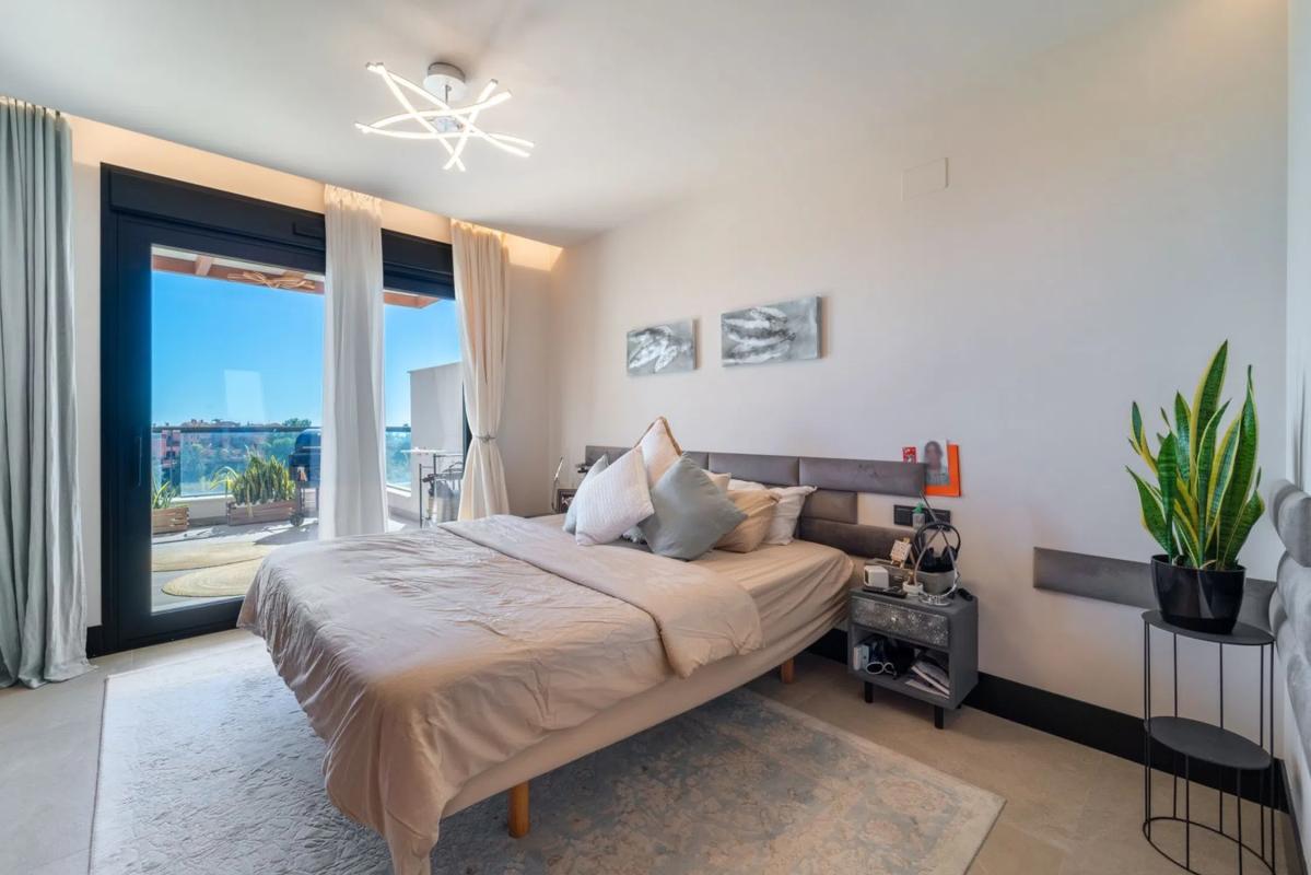 Sale of apartment in Barrio Los Naranjos, Marbella
photo 3