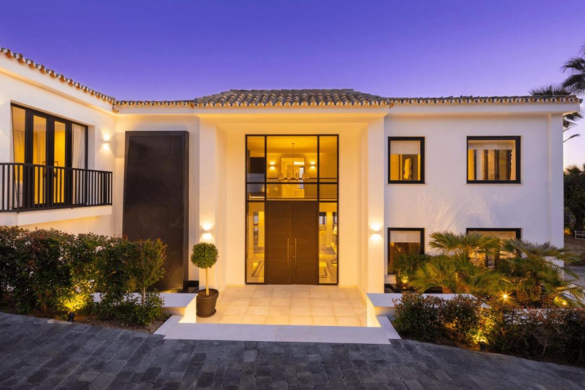 Sprzedaż niezależnego domku jednorodzinnego w Barrio Los Naranjos, Marbella photo 1
