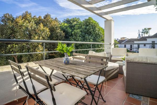 Mieszkanie na sprzedaż w Barrio Los Naranjos, Marbella photo 1