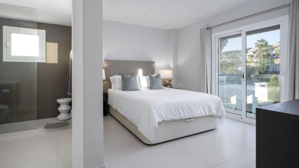 Chalet wolnostojący na sprzedaż w Barrio Los Naranjos, Marbella photo 1