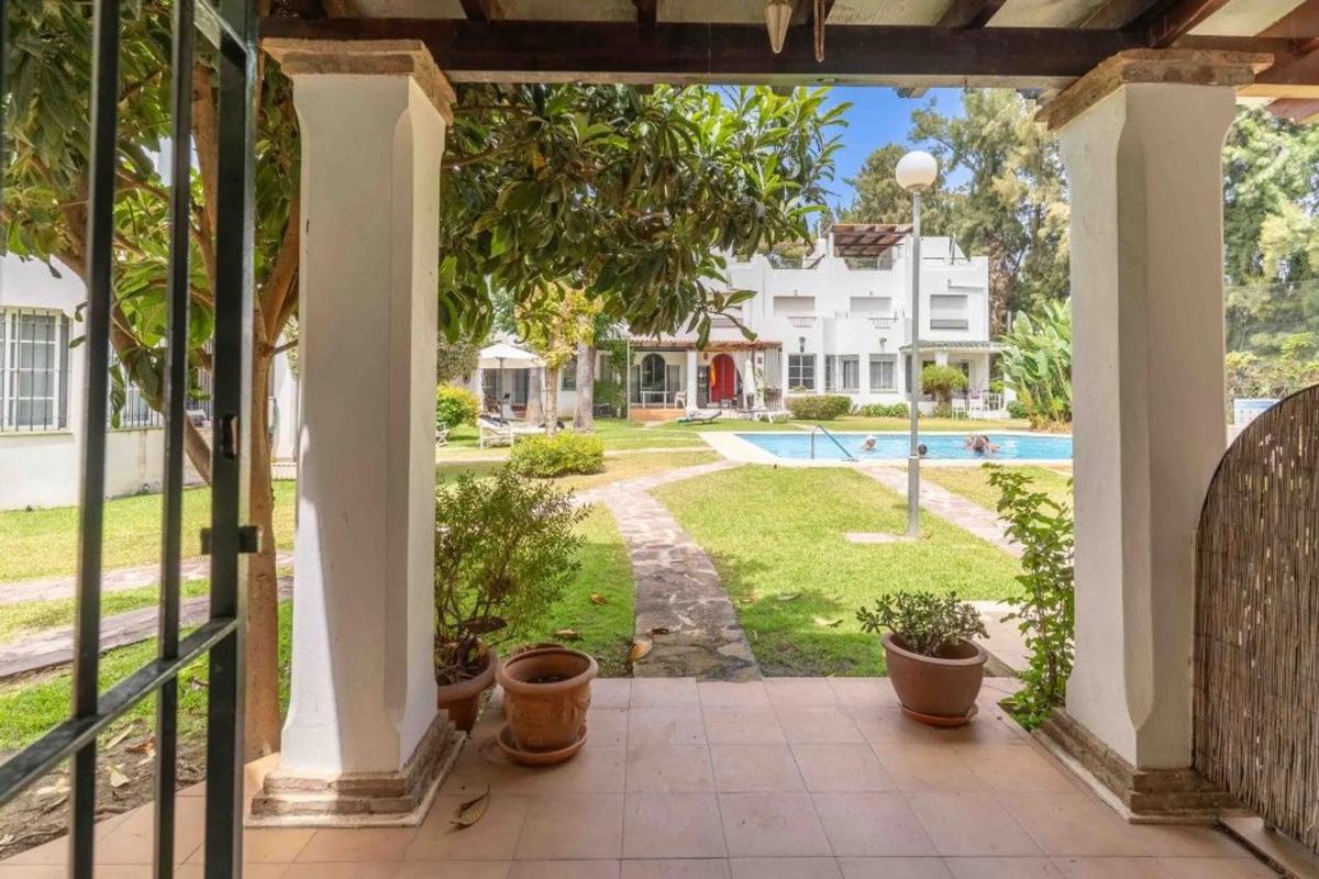 Sprzedaż szeregowego domku w Barrio Los Naranjos , Marbella photo 1