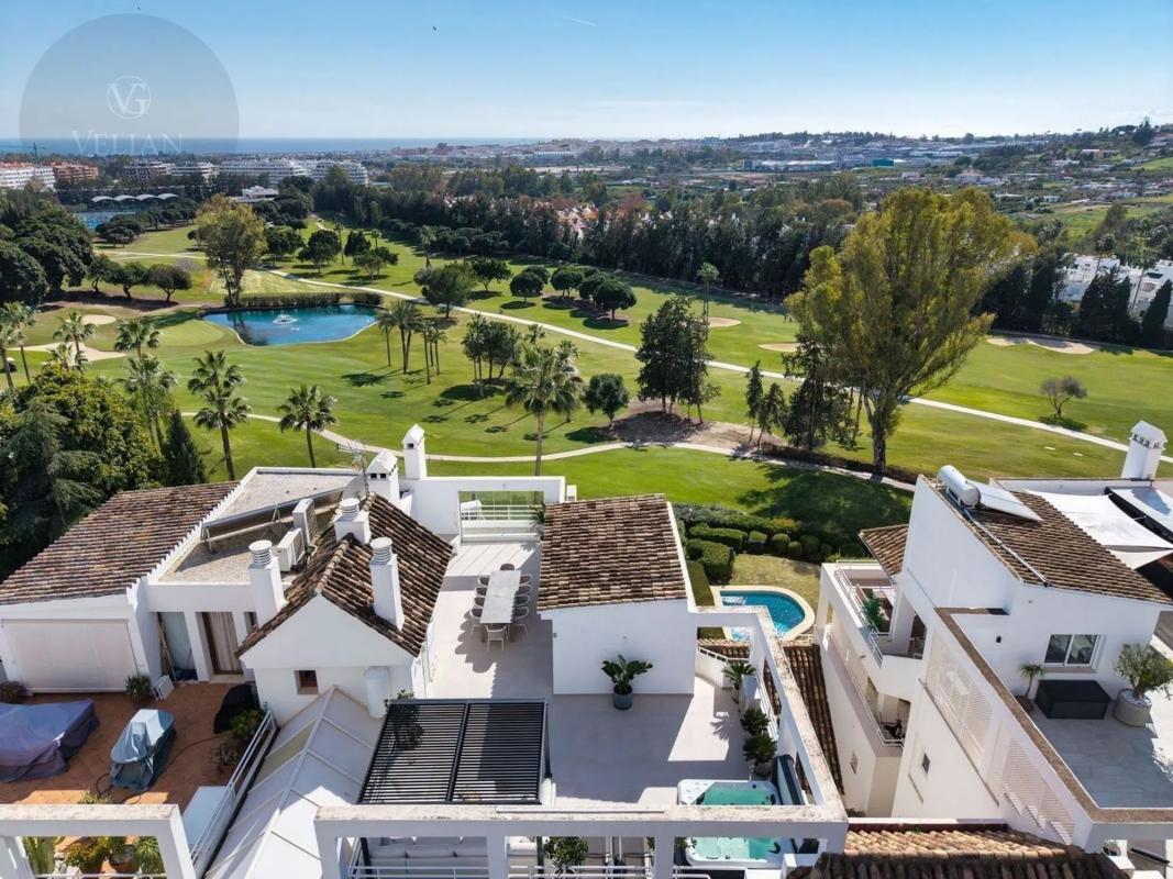 Venta de ático en Barrio Los Naranjos, Marbella photo 2