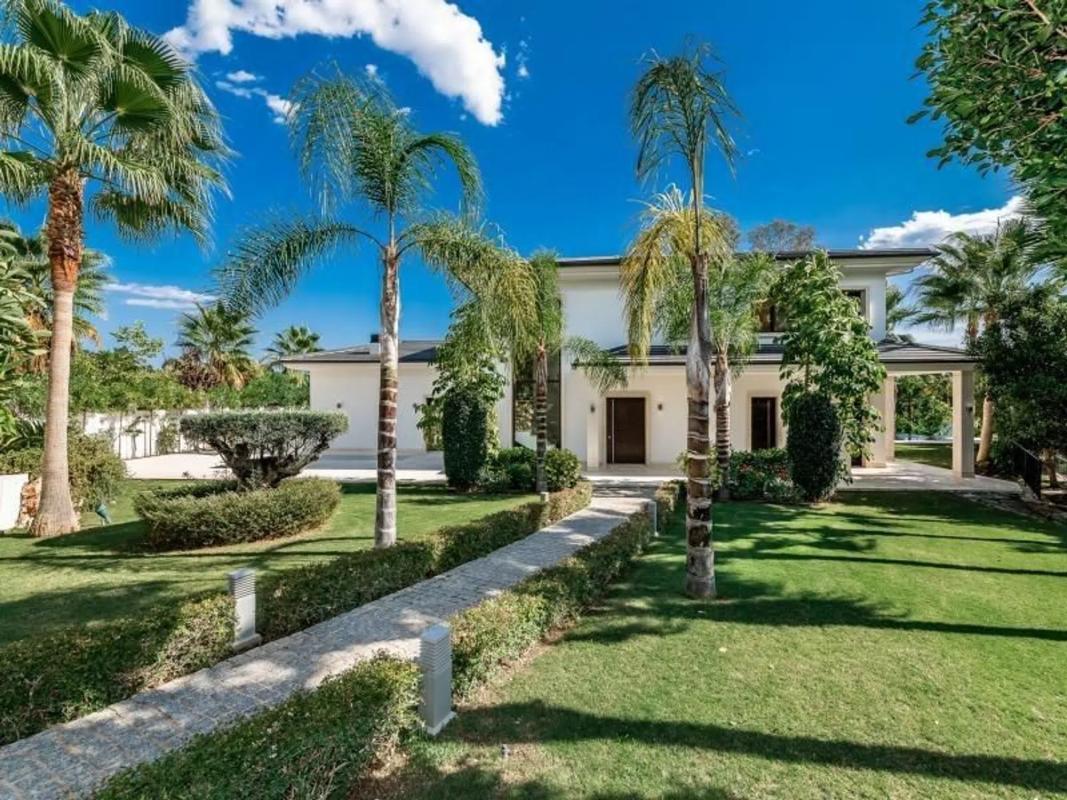 Sale of independent chalet in Calle Ganimedes, Marbella
photo 2