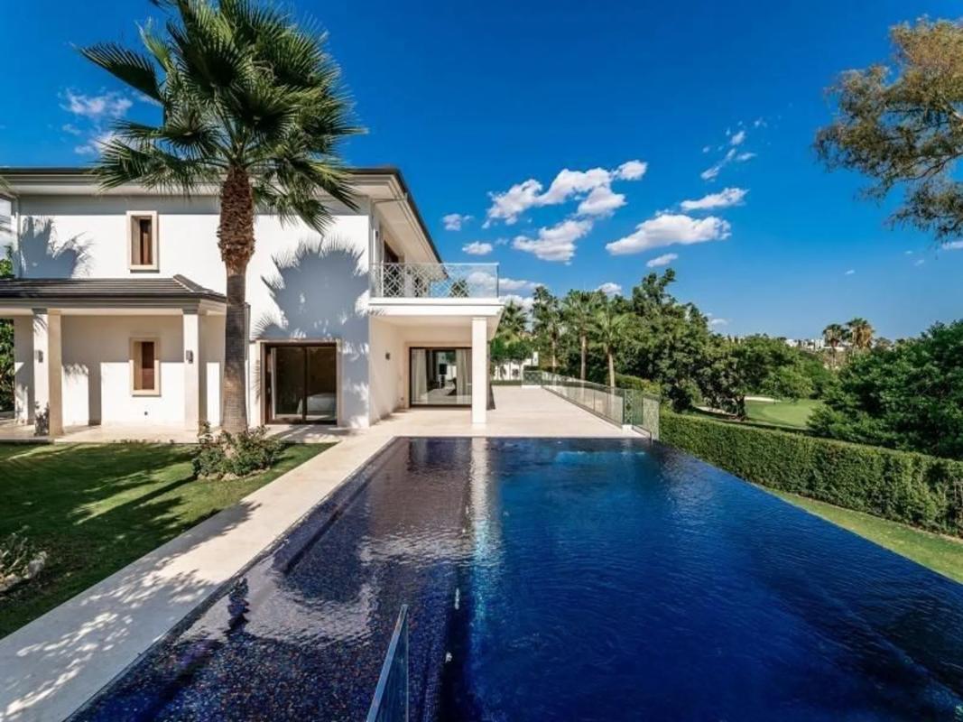 Sale of independent chalet in Calle Ganimedes, Marbella
photo 3