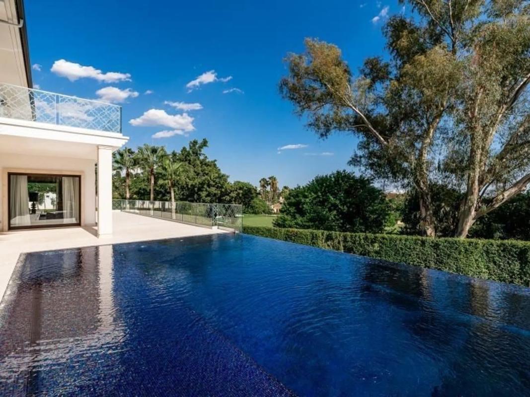 Sale of independent chalet in Calle Ganimedes, Marbella
photo 4