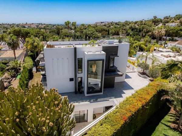 Chalet wolnostojący na sprzedaż w Calle Leo, Marbella photo 1