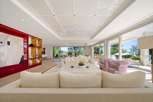 Independent chalet for sale in Calle Aries, Marbella
thumbnail 1