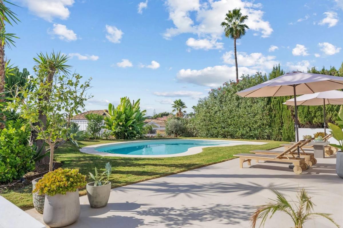 Sale of independent chalet in Barrio Los Naranjos, Marbella
 photo 2