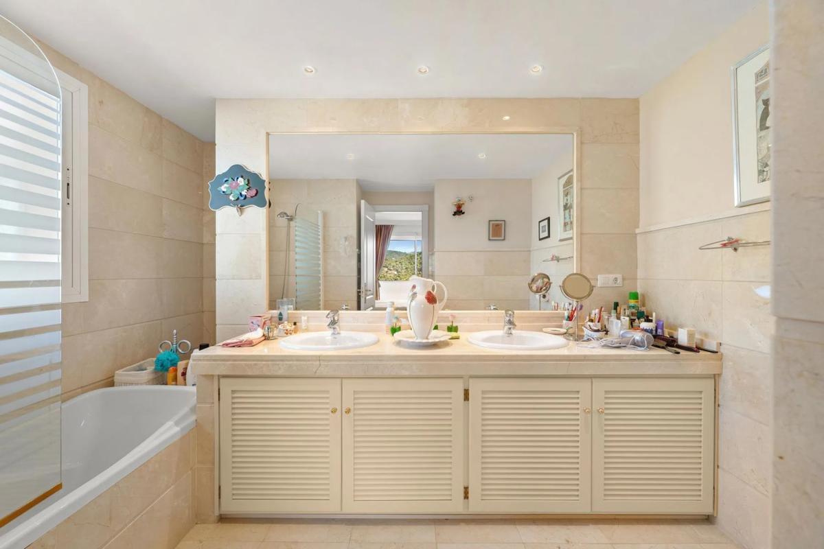 Venta de duplex en Barrio Los Naranjos, Marbella photo 3