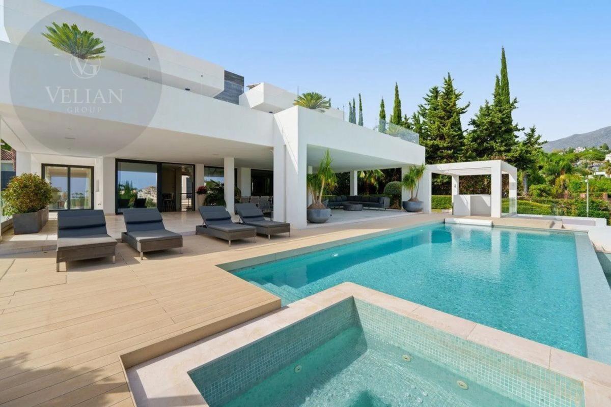 Sale of independent chalet in Nueva andalucia, Marbella
photo 1